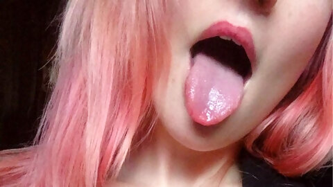 [F18] Busting out of my top 😝