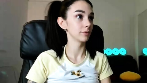 Brunette Solo Webcam Masturbation