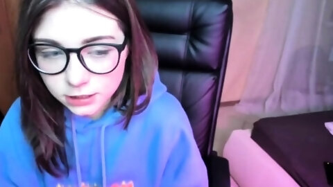 Hot amateur webcam teen masturbates for their fans